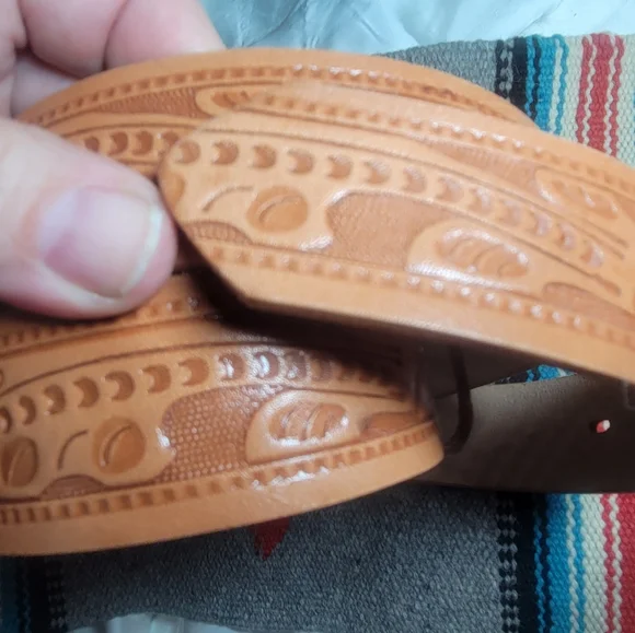 Vintage Like New Tooled Western Belt 38 - Picture 2 of 7